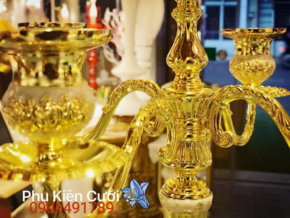 Chân nến gang xi vang Chân nến gang xi vang