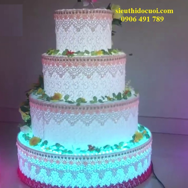 Bánh kem trang trí có đèn led đổi màu