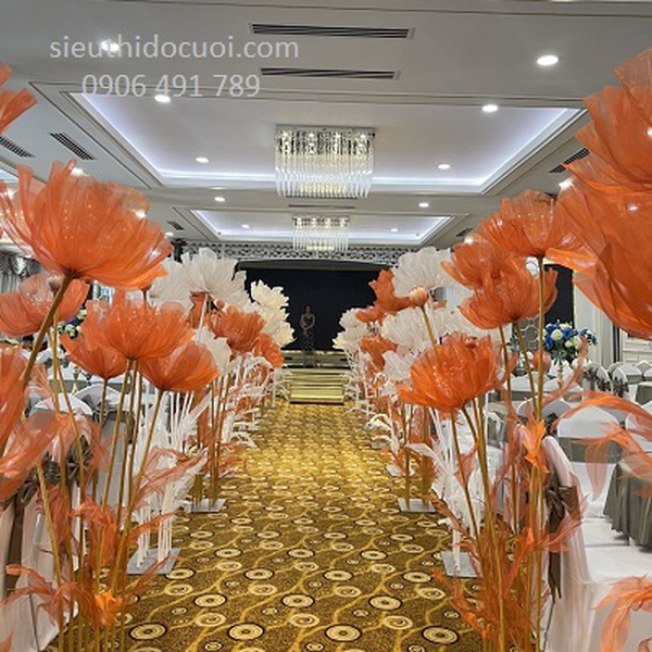 Dẫn lối sân khấu hoa voan 