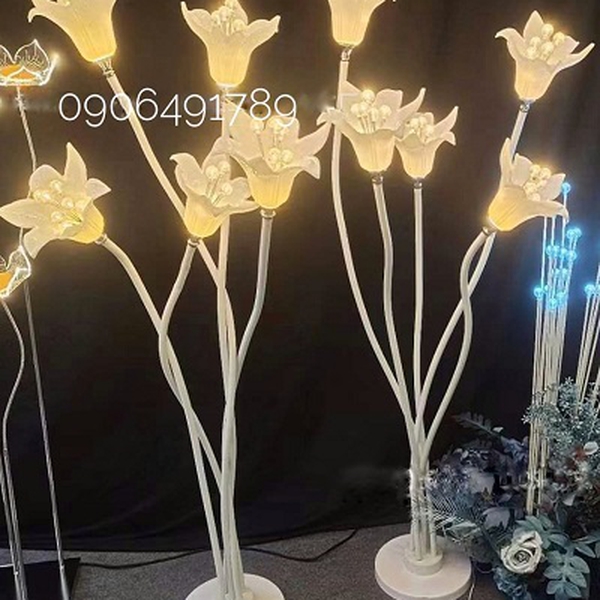 Đèn dẫn lối sân khấu đám cưới hoa loa kèn
