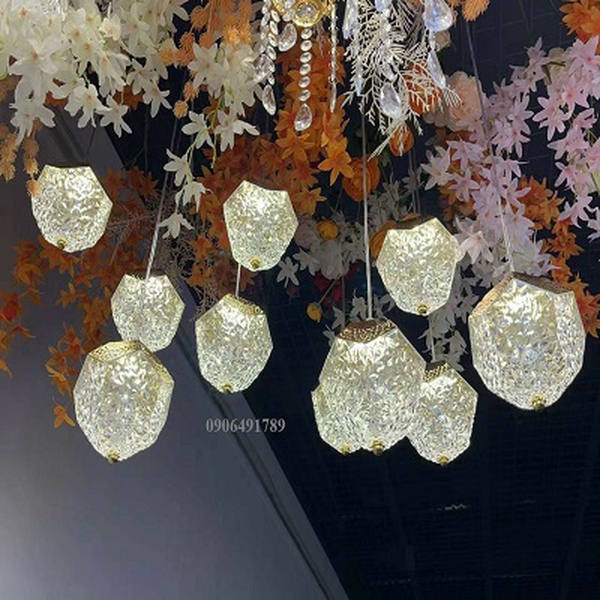 Đèn trang trí đám cưới thả dâu tây