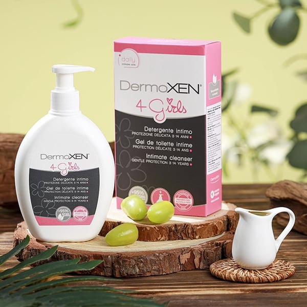 Dung Dịch Vệ Sinh DERMoxen 4 Girl Cho Bé Gái Nhẹ Dịu Hằng Ngày