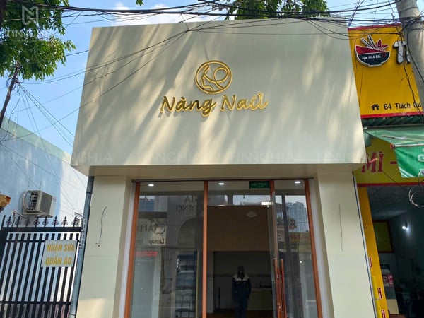Biển hiệu công ty đẹp giúp tăng nhận diện thương hiệu như thế nào?
