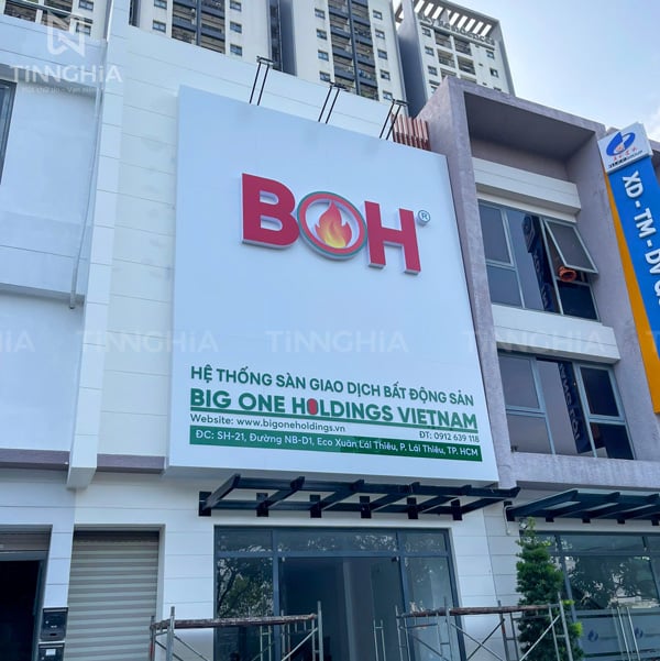 Bảng hiệu alu chữ nổi mica
