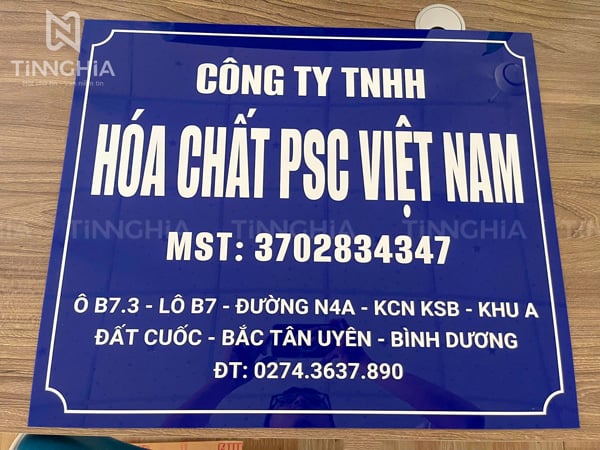 Bảng hiệu công ty Mica đẹp bền, nhiều màu sắc