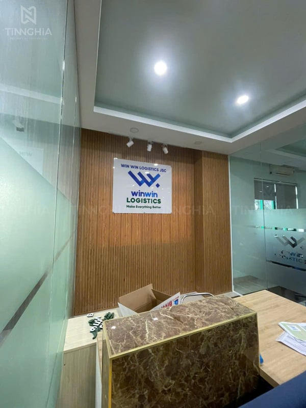 Bảng hiệu công ty Mica đẹp bền, nhiều màu sắc