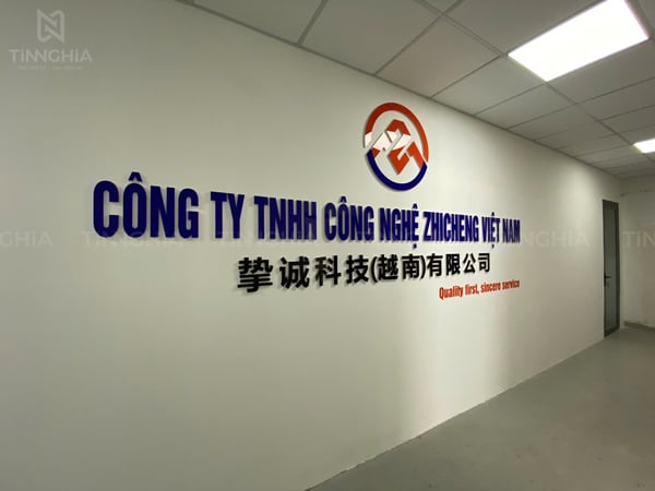 Chữ nổi mica làm bảng hiệu, logo doanh nghiệp
