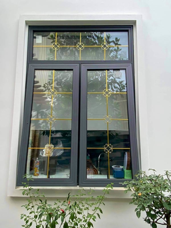 Lắp đặt cửa sổ kính cường lực Bình Dương