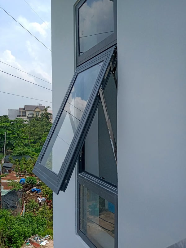 Lắp đặt cửa sổ kính cường lực Bình Dương