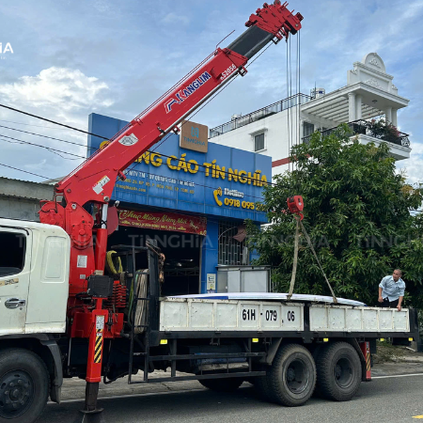 Lắp đặt logo trên cao tại TP.HCM