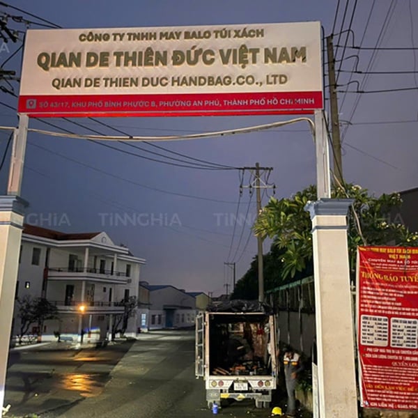 Bảng hiệu alu chữ nổi inox