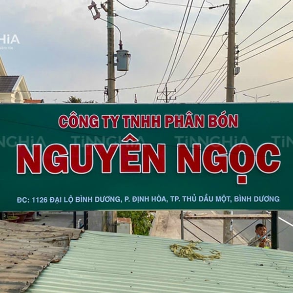Bảng hiệu alu chữ nổi mica