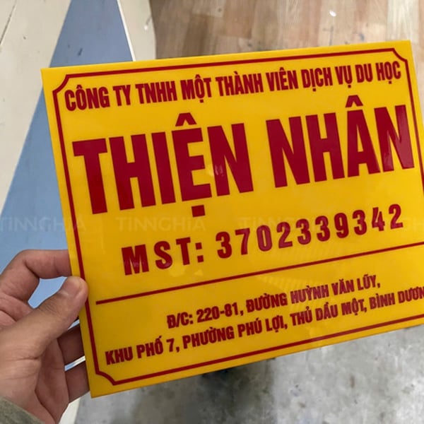 Bảng hiệu công ty Mica đẹp bền, nhiều màu sắc