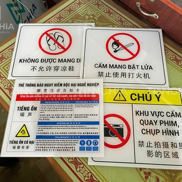 Bảng hiệu công ty Mica đẹp bền, nhiều màu sắc