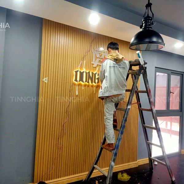 Bảng hiệu chữ nổi Inox có bền không?
