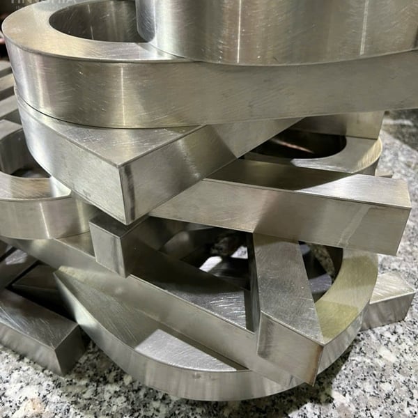 Chữ nổi inox sơn - Chữ inox màu theo thương hiệu