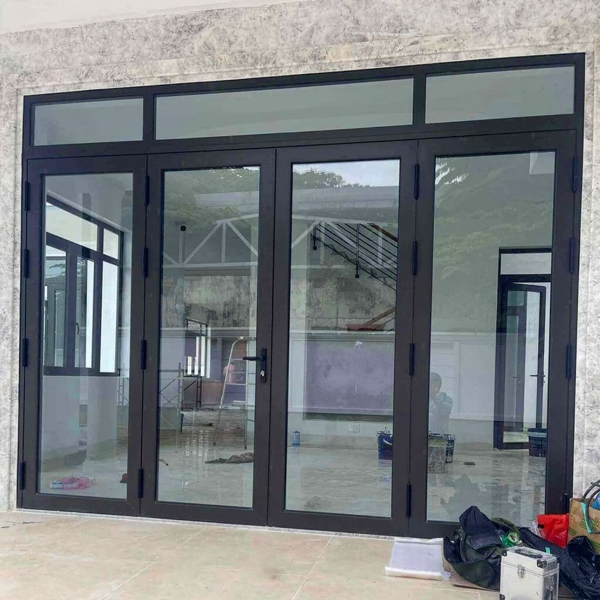 Cửa kính cường lực văn phòng - Ưu điểm và báo giá