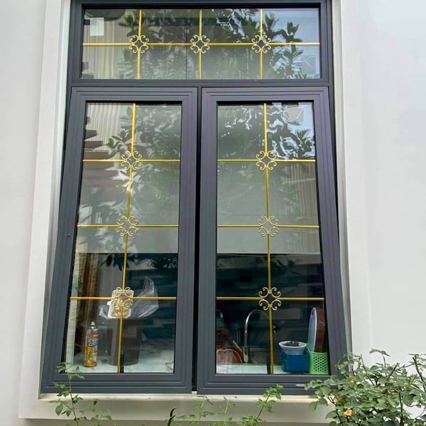 Lắp đặt cửa sổ kính cường lực Bình Dương