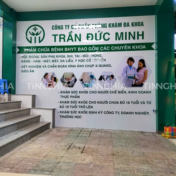 Thi công bảng mica tại công ty