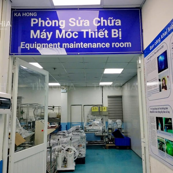 Thi công bảng mica tại công ty