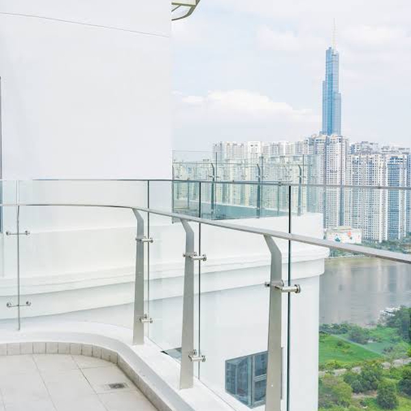 Lan can kính hiện đại