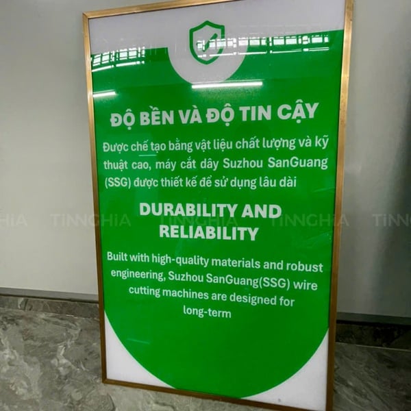 Thi công bảng mica tại công ty