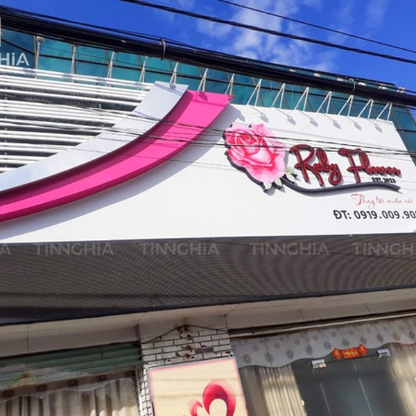 Thi công bảng hiệu Showroom