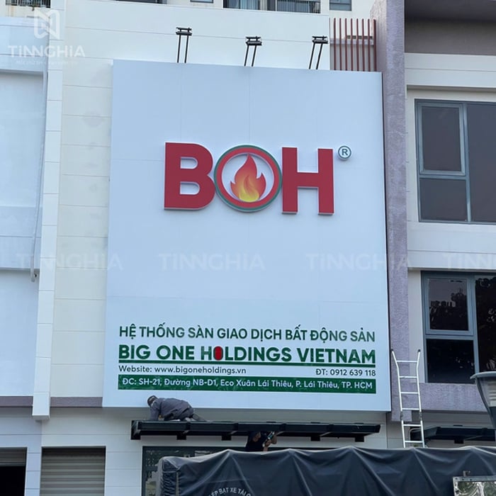 Bảng hiệu alu chữ nổi mica