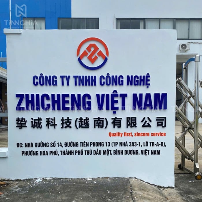 Chữ nổi mica làm bảng hiệu, logo doanh nghiệp