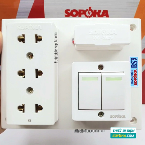 Bảng Điện 2 Công Tắc 3 Lỗ Cắm Có Cầu Chì 2200W 10A BS3 SOPOKA