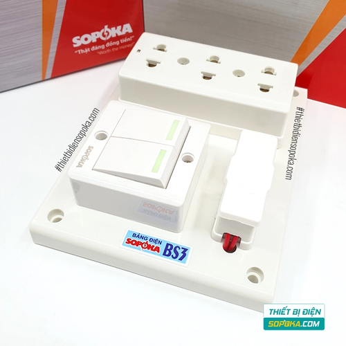 Bảng Điện 2 Công Tắc 3 Lỗ Cắm Có Cầu Chì 2200W 10A BS3 SOPOKA