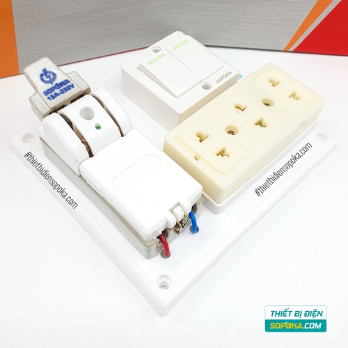 Bảng Điện 2 Công Tắc 3 Lỗ Cắm Cầu Dao Sứ 15A 2200W 10A BS5 SOPOKA
