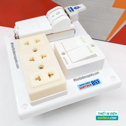 Bảng Điện 2 Công Tắc 3 Lỗ Cắm Cầu Dao Sứ 15A 2200W 10A BS5 SOPOKA