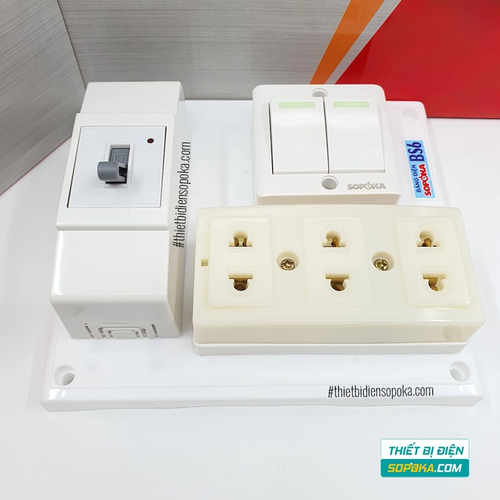 Bảng Điện 2 Công Tắc 3 Lỗ Cắm 2200W 10A BS6 SOPOKA