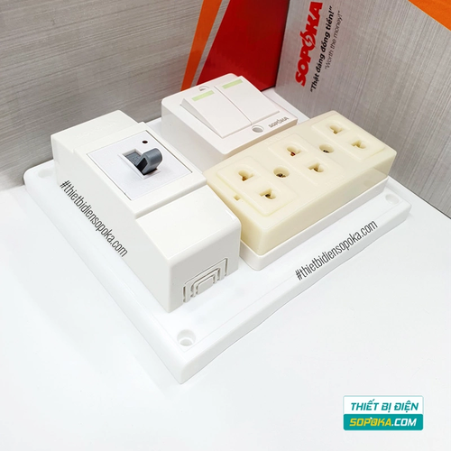 Bảng Điện 2 Công Tắc 3 Lỗ Cắm 2200W 10A BS6 SOPOKA