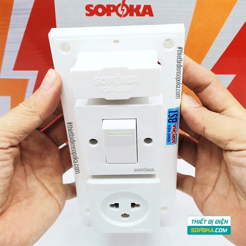 Bảng Điện 1 Công Tắc 1 Lỗ Cắm Có Cầu Chì 2200W 10A BS1 SOPOKA