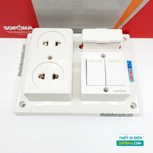 Bảng Điện 2 Công Tắc 2 Lỗ Cắm 2200W 10A BS2 SOPOKA