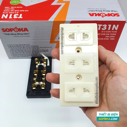 Ổ Cắm Điện 3 Lỗ Gắn Táp Lô Có Màn Che 2200W 10A T31N SOPOKA