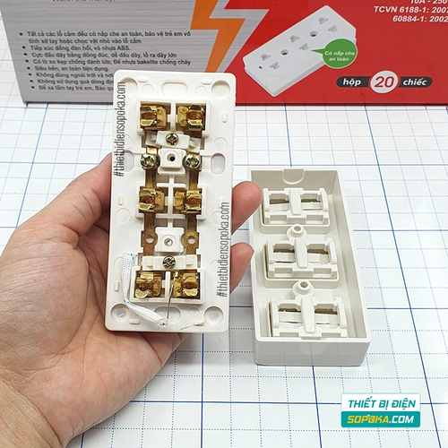 Ổ Cắm Điện 3 Lỗ Gắn Táp Lô Gắn Tường Có Nắp Che E14N SOPOKA