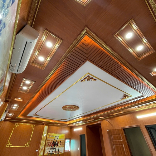Trần nhựa giả gỗ phòng khách