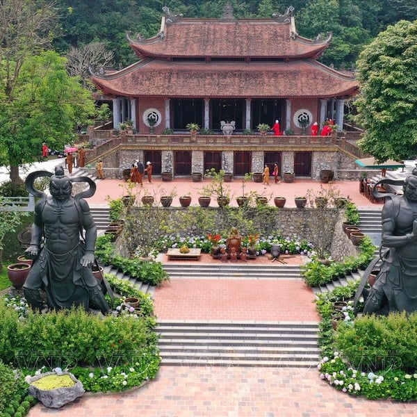 Tour 1 ngày Chùa Tam Chúc – Đầm Vân Long