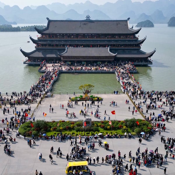 Tour 1 ngày Chùa Tam Chúc – Đầm Vân Long