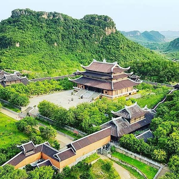 Tour 1 ngày Chùa Tam Chúc – Đầm Vân Long