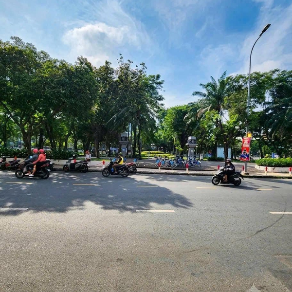  Bán toà nhà mặt tiền Lê Lai, P. Bến Thành, Quận 1