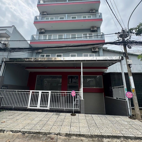 Bán toà nhà Góc 2MT đường B5 & B8 Làng Đại Học Nhà Bè