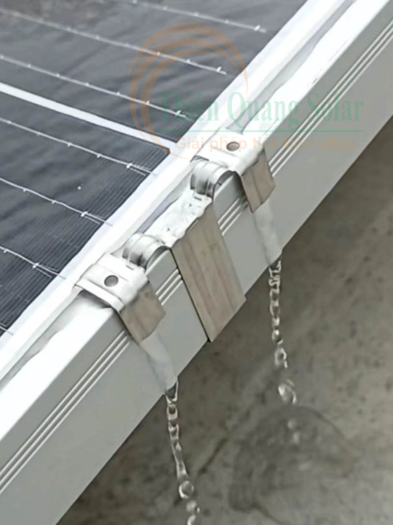 Kẹp thoát nước tấm pin 30mm