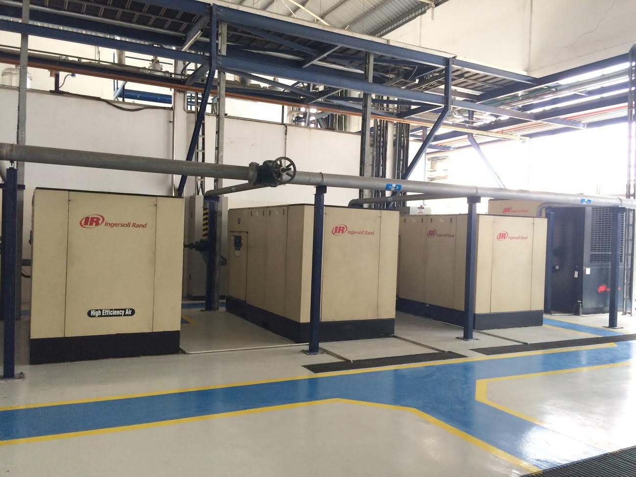 Máy nén khí Ingersoll Rand được lắp đặt trong nhà máy