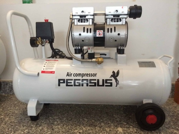 Máy nén khí Pegasus TM-OF550x2 70 lít giảm âm, không dầu