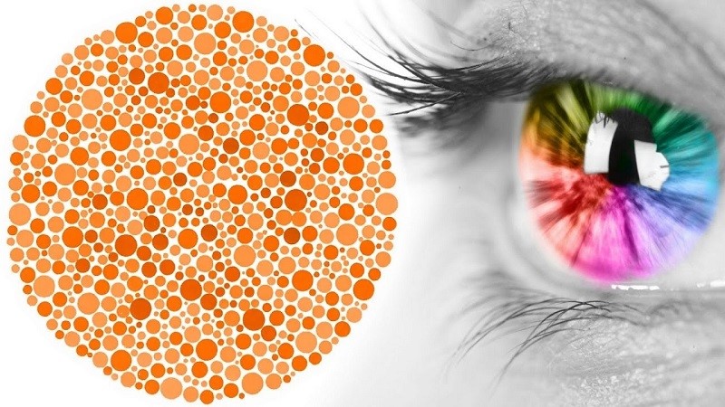 Có cách nào điều trị hoặc giảm triệu chứng bệnh mù màu liên quan đến đột biến trong cặp nhiễm sắc thể giới tính XX và XY không?