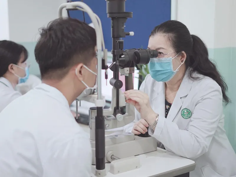 CHĂM SÓC MẮT BỊ VIÊM KẾT MẠC (ĐAU MẮT ĐỎ)